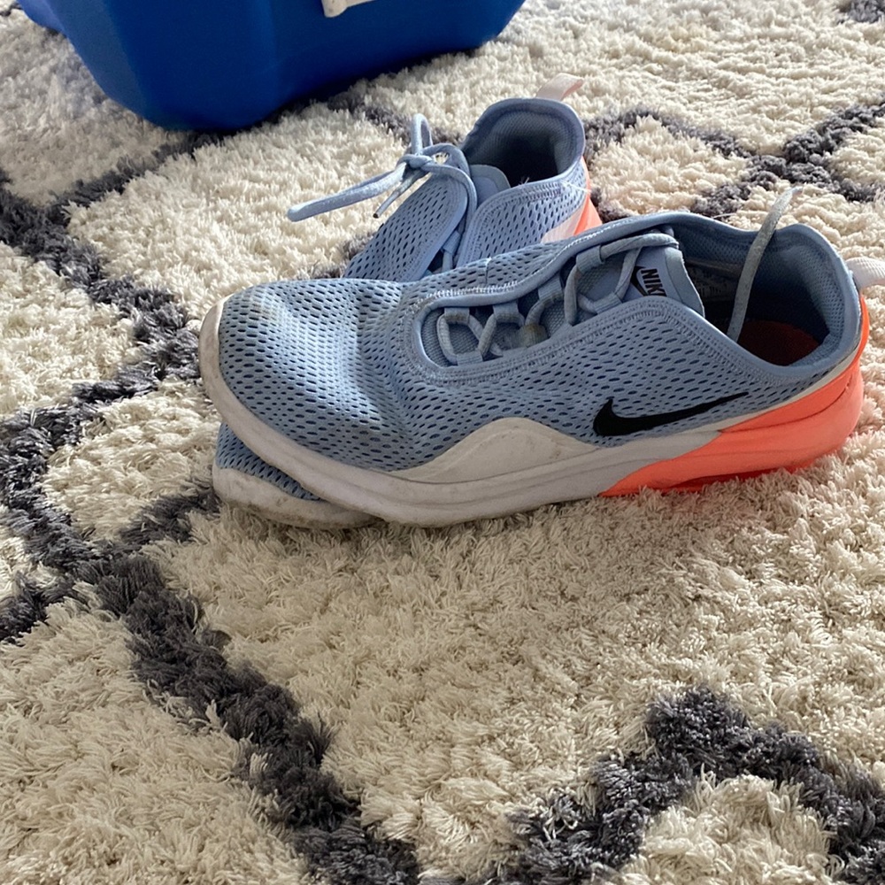 Nike tennis shoes